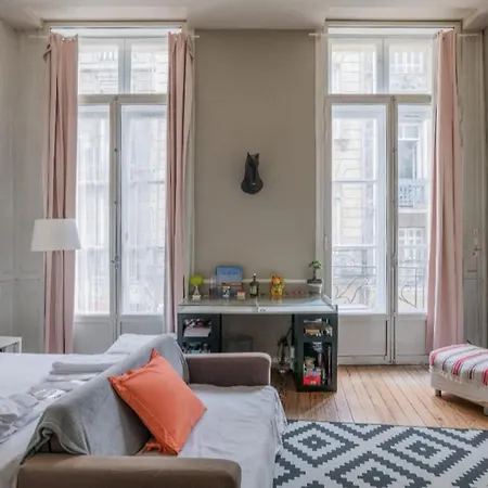 Design Studio At Place De La Bourse Apartment